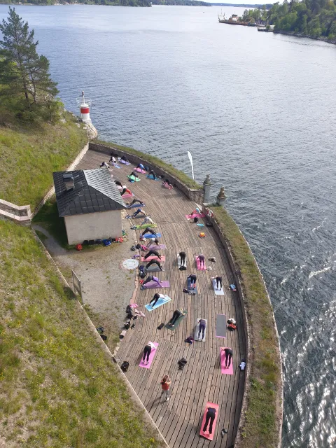 Yogakurs på bryggan