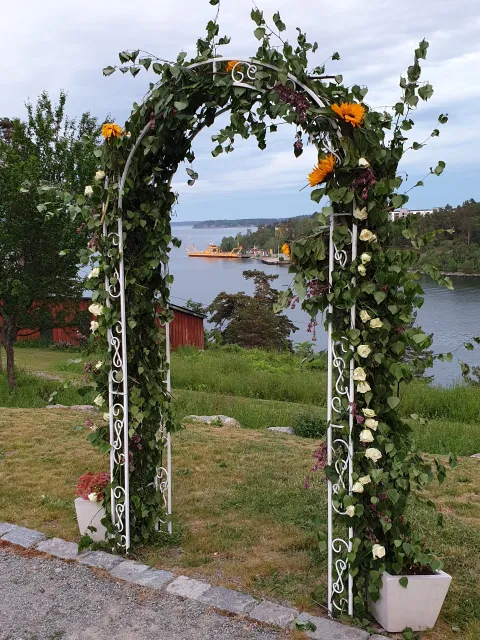 Bröllopsbåge ute på terassen
