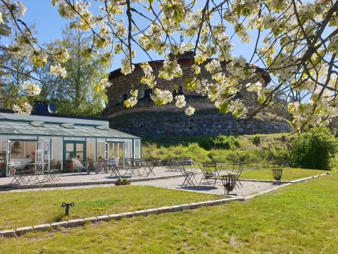 Fästningen och Orangeriet på våren